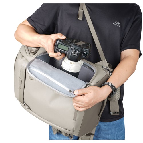 Vanguard Veo Metro B25L Camera Backpack Cream V254562_5 - Theodist