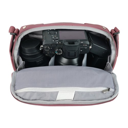Vanguard Veo Metro S4L MG Camera Shoulder Bag Magenta V254692_6 - Theodist